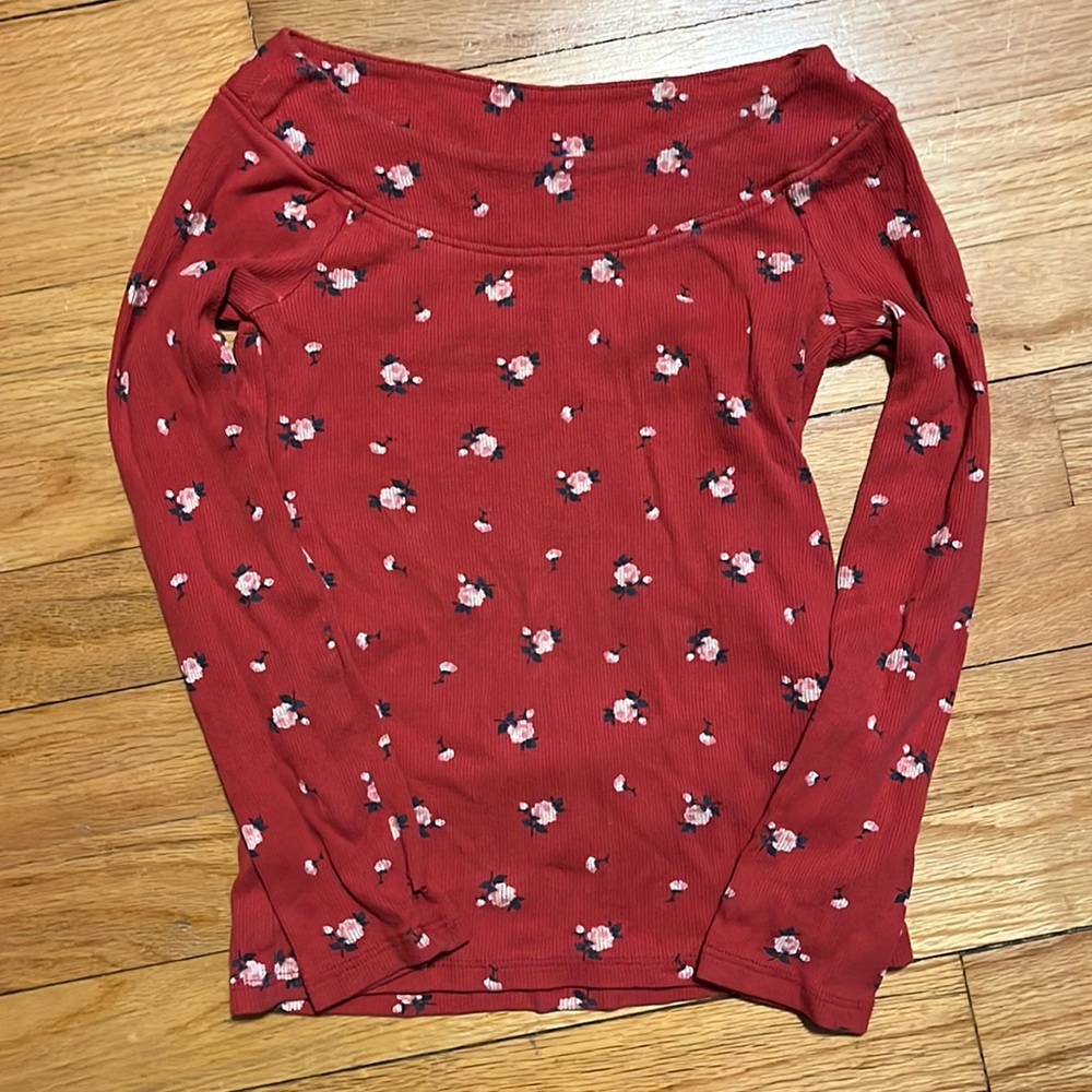 Girls long sleeve shirt.